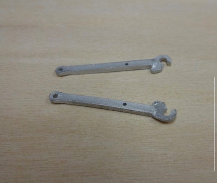 2 x Tractor Lift Link Arms 1:32 Scale by Artisan 32 20902
