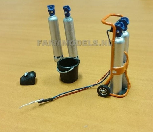 Welding Gas Bottle Set 1:32 Scale by Artisan 32 82145/04845