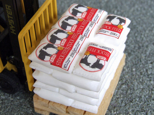 Stock/Beef Cattle Feed/Meal Sacks 1:32 Scale by HLT