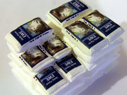 Sheep/Ewe Nuts Feed/Meal Sacks 1:32 Scale by HLT