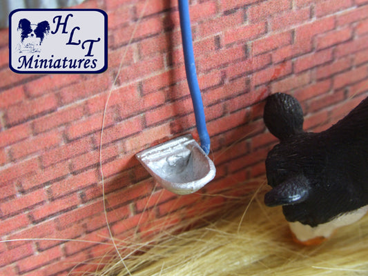 WM040 5x Automatic Water Drinkers 1:32 scale by HLT Miniatures