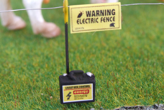 WM044 Electric Fence Battery 1:32 Scale by HLT Miniatures