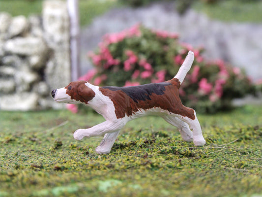 Foxhound Dog Running Cosmo by HLT Miniatures WMA011