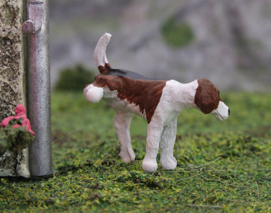Foxhound Dog Cocking-Leg Elmo by HLT Miniatures WMA09