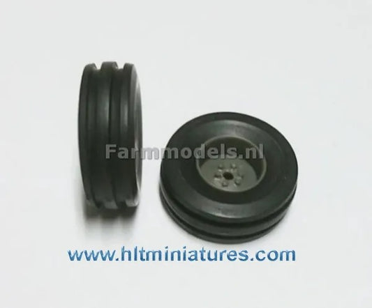 28.5x10.5mm 2wd Front Wheels/Tyres 1:32 Scale by Artisan32   728505 (04284)