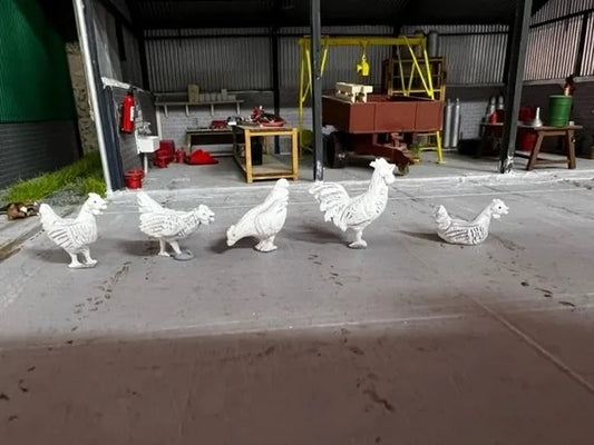 Unpainted Chickens (5) 1:32 Scale by HLT Miniatures WMA87u
