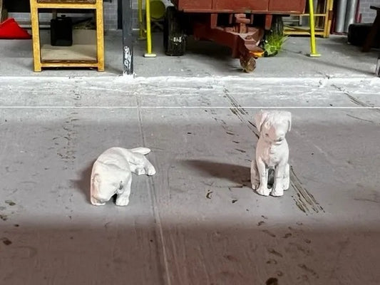 Unpainted Gun Dogs (2) 1:32 Scale by HLT Miniatures FAB19u