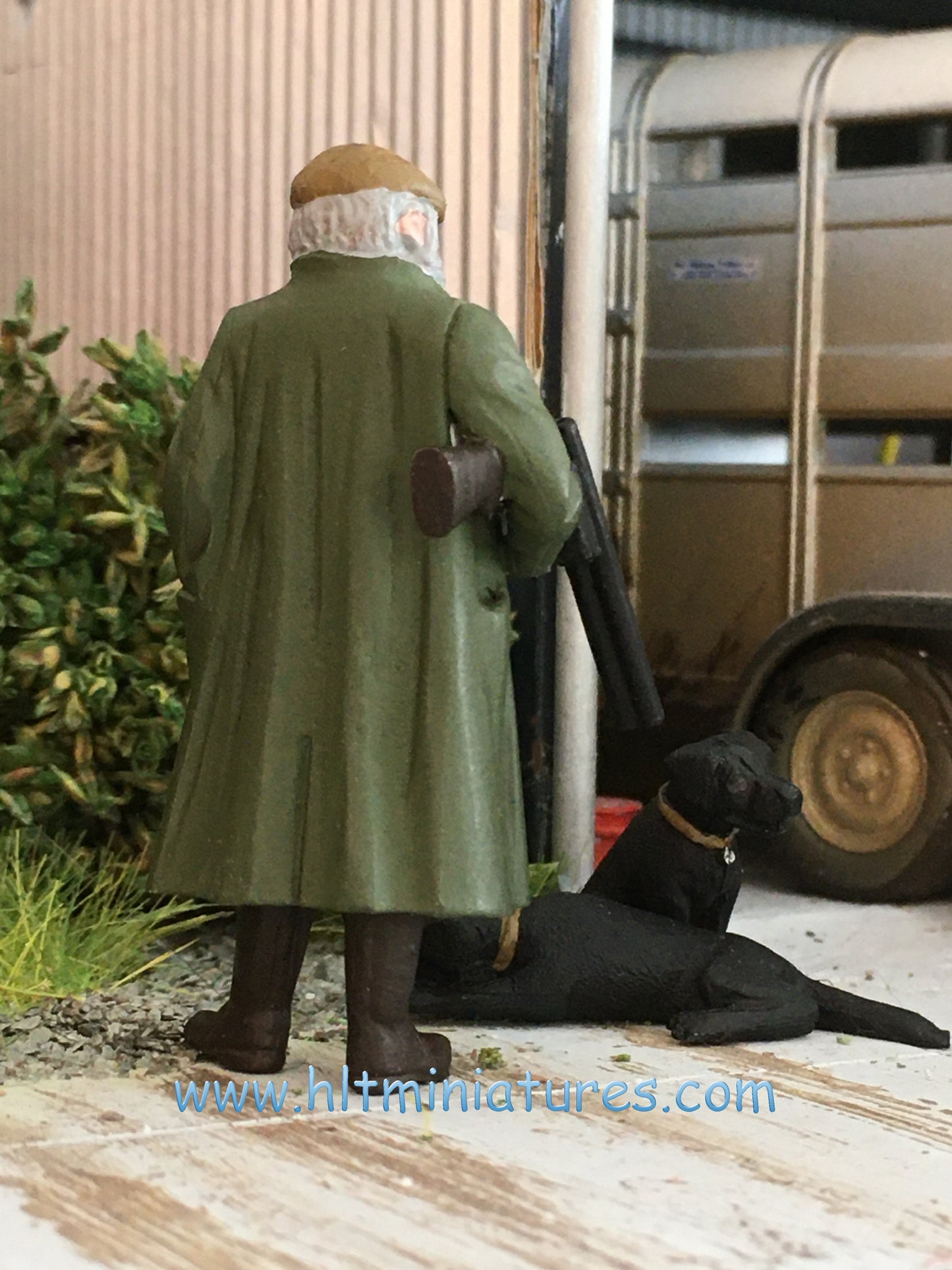 Farmer/Gamekeeper Figure with Gun 1:32 Scale FabScenics (Cat. No. FAB20)
