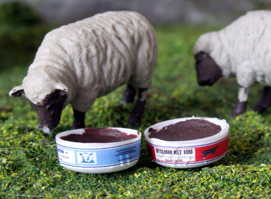FB052 2x Mineral Supplement/De-wormer Tubs 1:32 scale by HLT