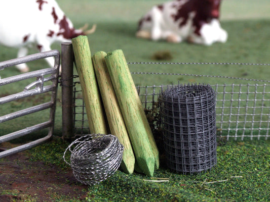 FB061 Green Fence Post Set 1:32 scale by HLT Miniatures