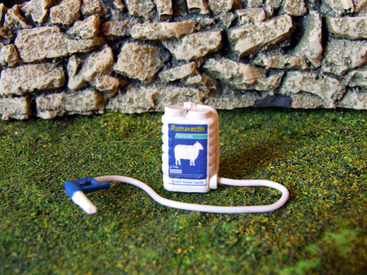 Sheep De-wormer Drench Set 1:32 scale by HLT Miniatures WM055S