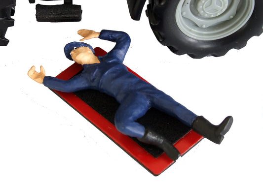 WM077 Lying Down Mechanic by HLT Miniatures